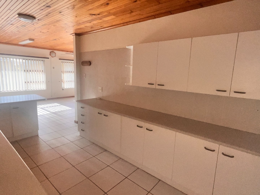 3 Bedroom Property for Sale in Wavecrest Eastern Cape